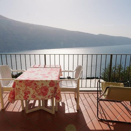 Casa Navla' Appartamenti "Ulivi"- "Fiori" -"Velieri"-"Luna"-"Nido"-"Taverna" Тіньяле Екстер'єр фото