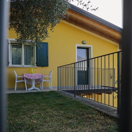 Casa Navla' Appartamenti "Ulivi"- "Fiori" -"Velieri"-"Luna"-"Nido"-"Taverna" Тіньяле Екстер'єр фото
