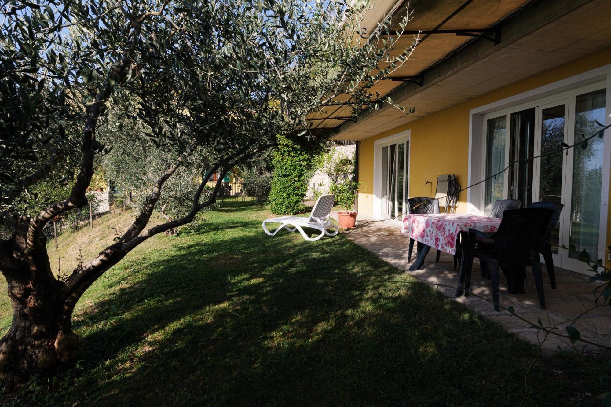 Casa Navla' Appartamenti "Ulivi"- "Fiori" -"Velieri"-"Luna"-"Nido"-"Taverna" Тіньяле Екстер'єр фото