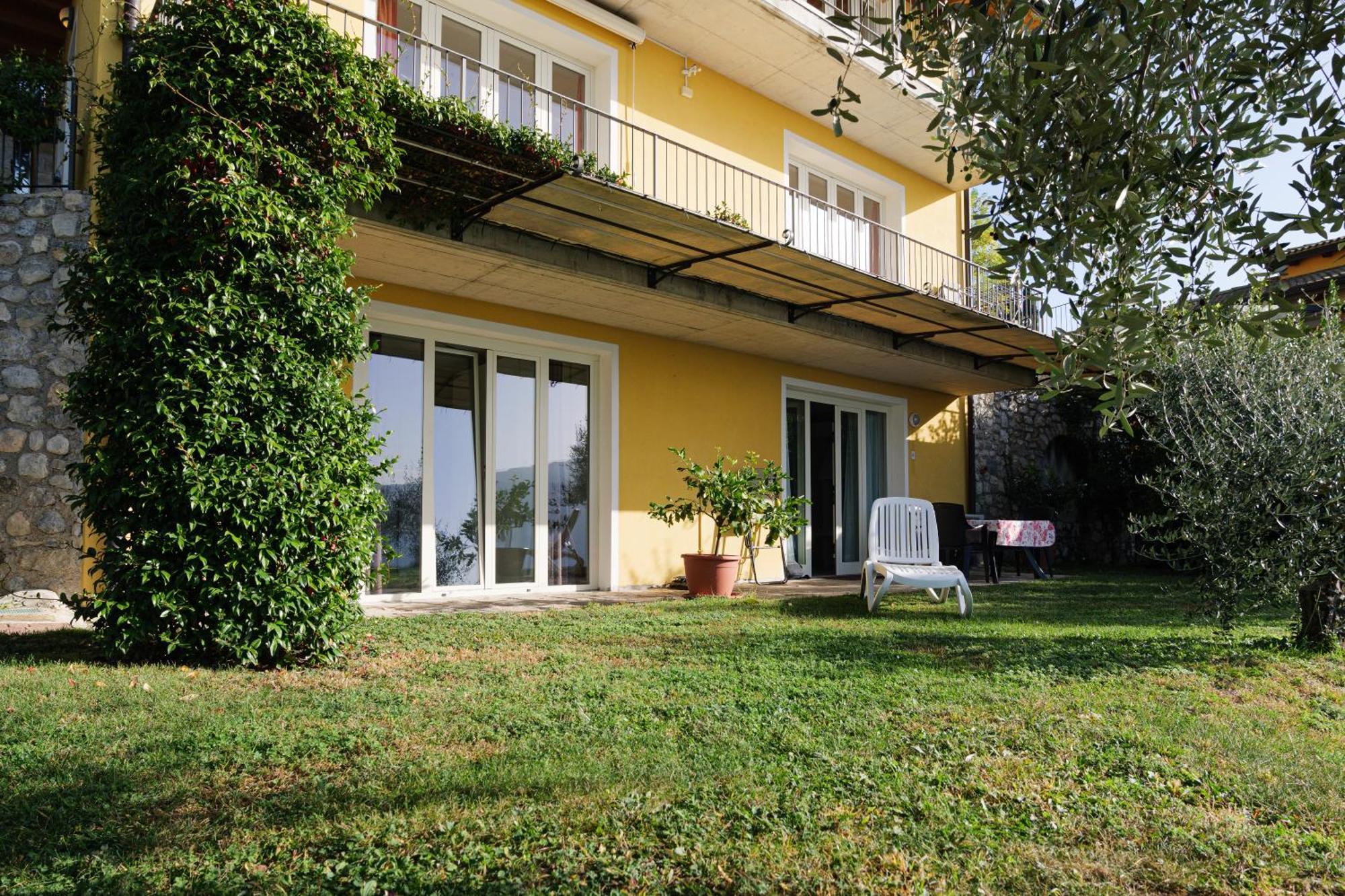 Casa Navla' Appartamenti "Ulivi"- "Fiori" -"Velieri"-"Luna"-"Nido"-"Taverna" Тіньяле Екстер'єр фото