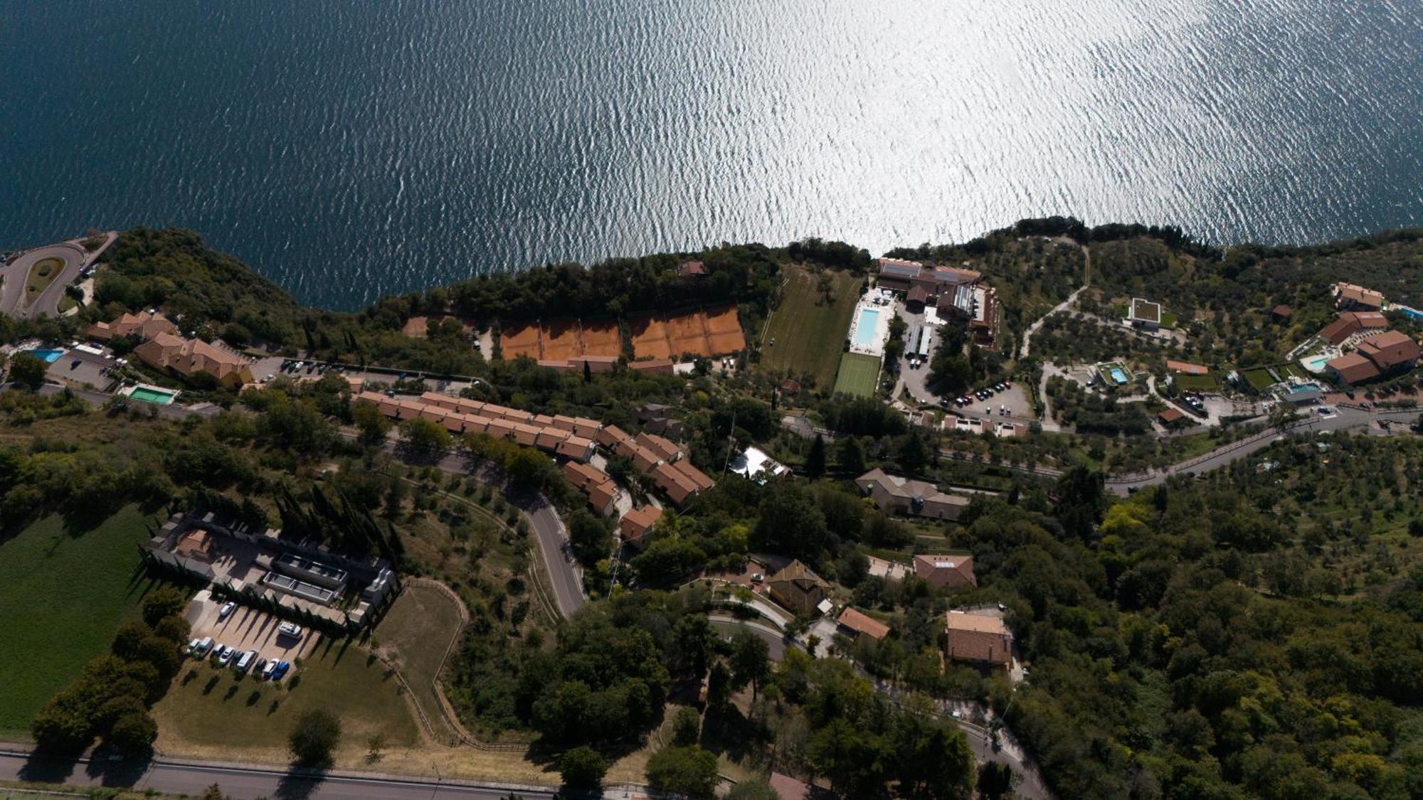 Casa Navla' Appartamenti "Ulivi"- "Fiori" -"Velieri"-"Luna"-"Nido"-"Taverna" Тіньяле Екстер'єр фото